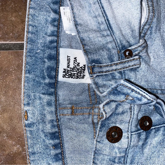 H&M Men’s Skinny Jeans / SLIM LOW WAIST-SIZE: 28/32 / Color: Light Wash. - Picture 6 of 8